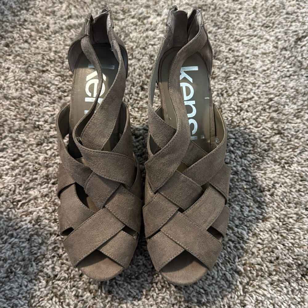 Kenzie Girl Taupe suede like platform heel with basket weave peep toe size 8